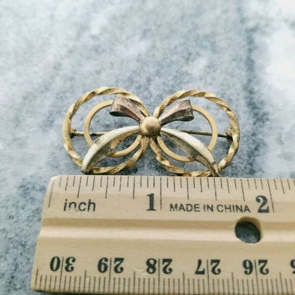 Vintage Gold Tone Brooch, Bow Center, Twist Circle Design, Estate - Picture 4 of 5